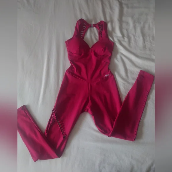 Red Supplex CAJUBRASIL Fitness Lazer Cut Open Back Jumpsuit S Brazil - Picture 2 of 11